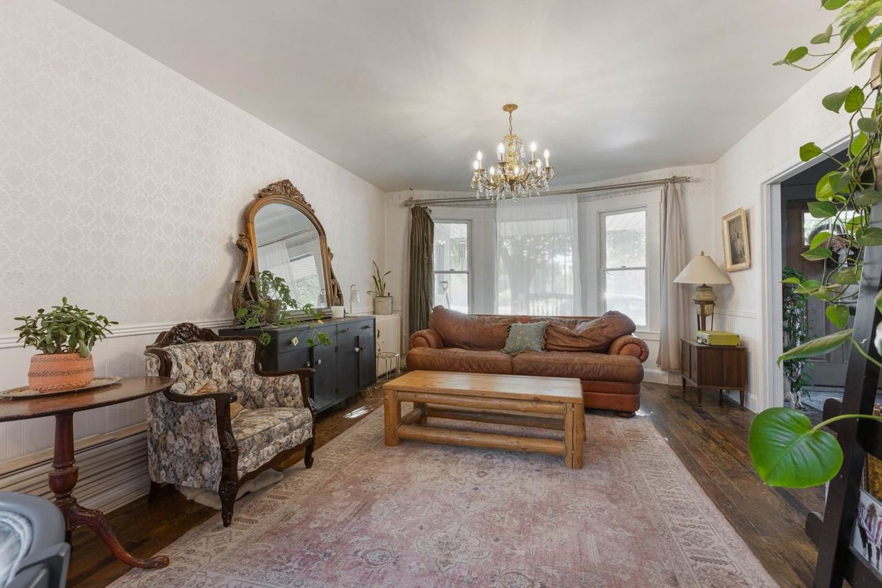 721 N Water Ave - Photo 4 of 33