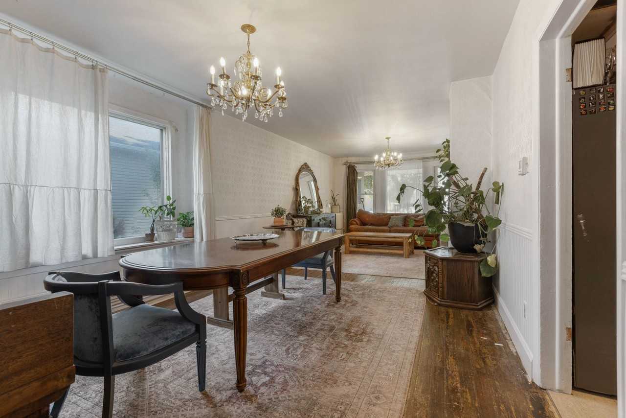 721 N Water Ave - Photo 7 of 33