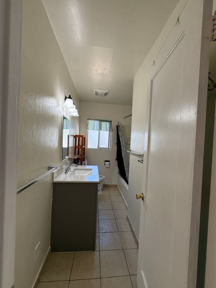 225 Poplar Ave - Photo 5 of 13