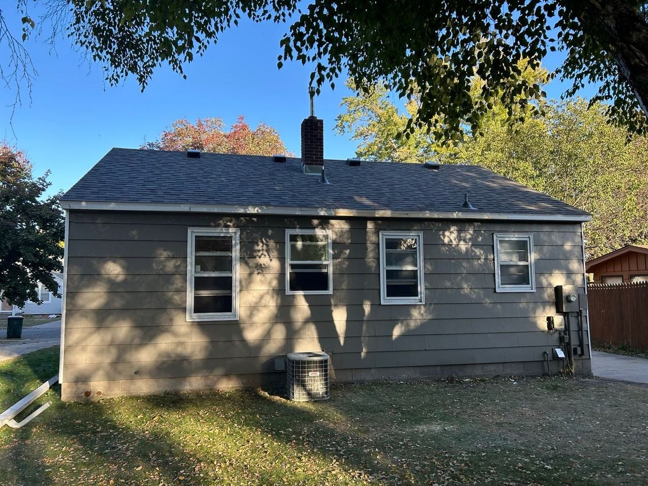 812 6th St Se - Photo 2 of 13