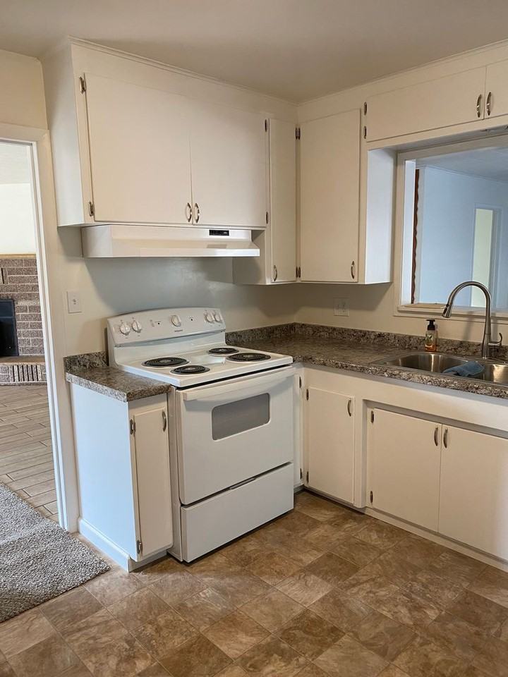 4745 Red Bluff St - Photo 4 of 16