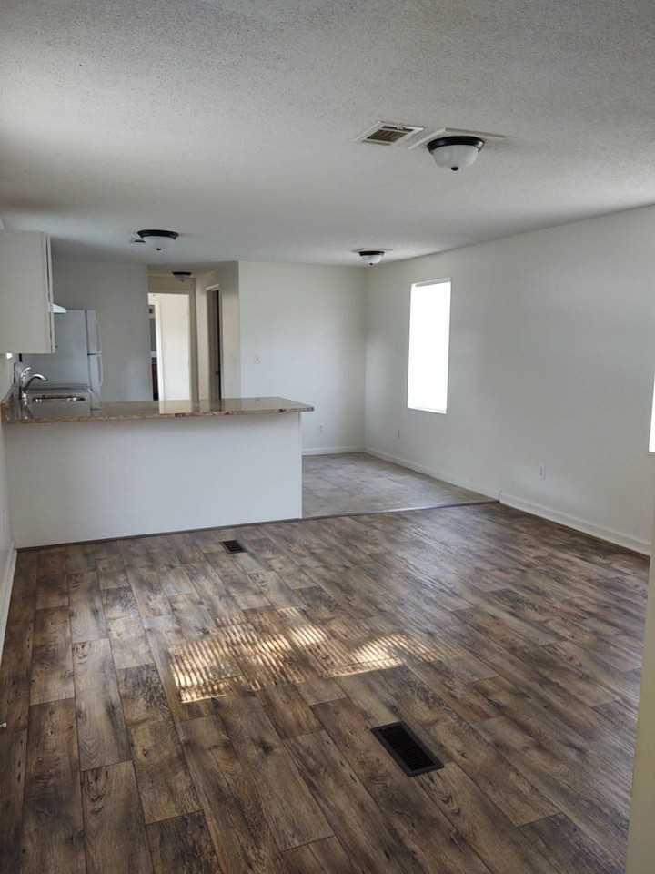 124 Littleton Street - Photo 4 of 22