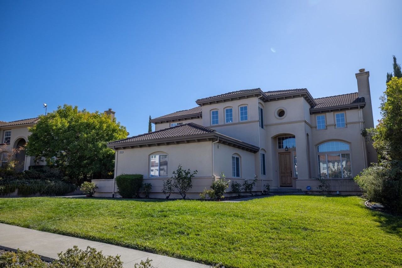 343 Lower Vintners Cir - Photo 2 of 32