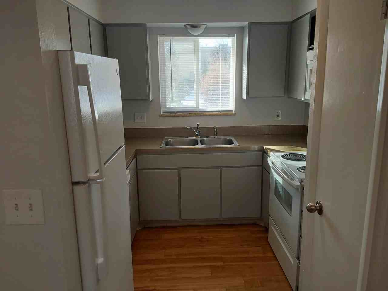 1482 East 16th Street - Photo 5 of 18