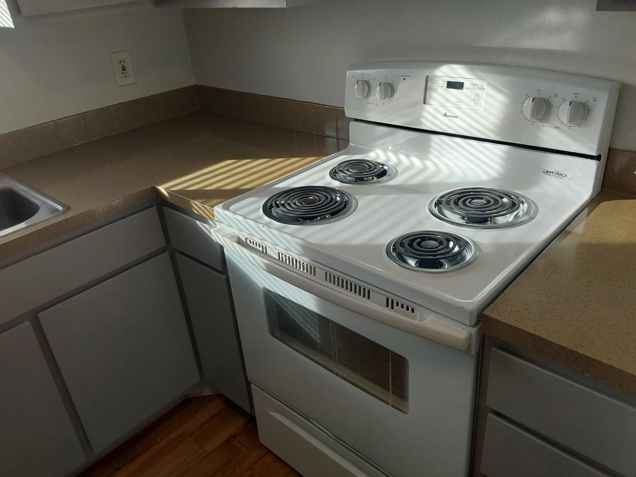 1482 East 16th Street - Photo 7 of 18