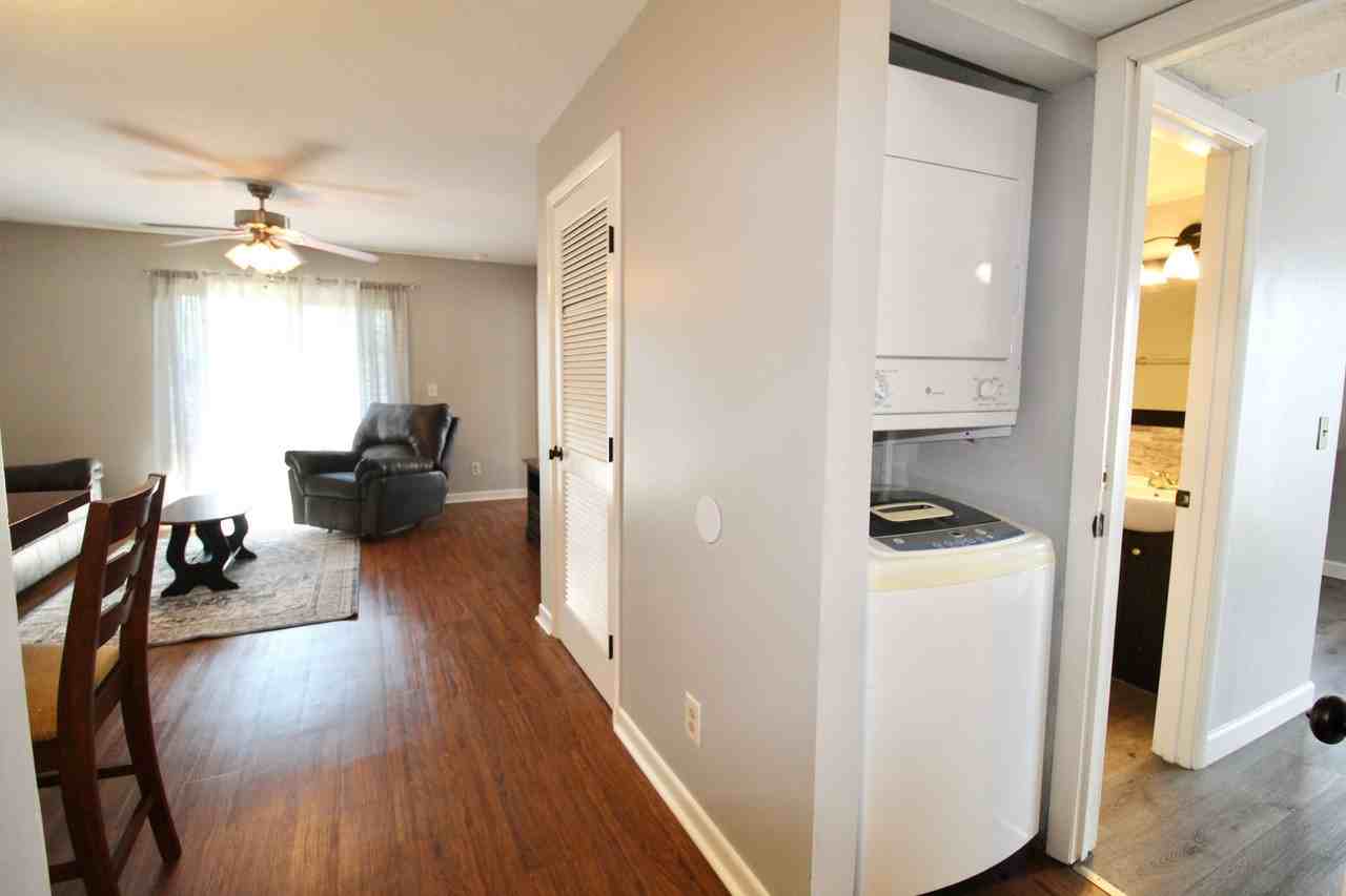 1340 Hunters Rd Apt E - Photo 4 of 19