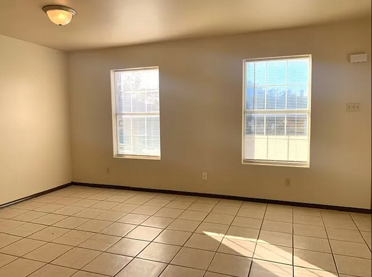 Potomac Building 3 (Los Ebanos) - Photo 2 of 9