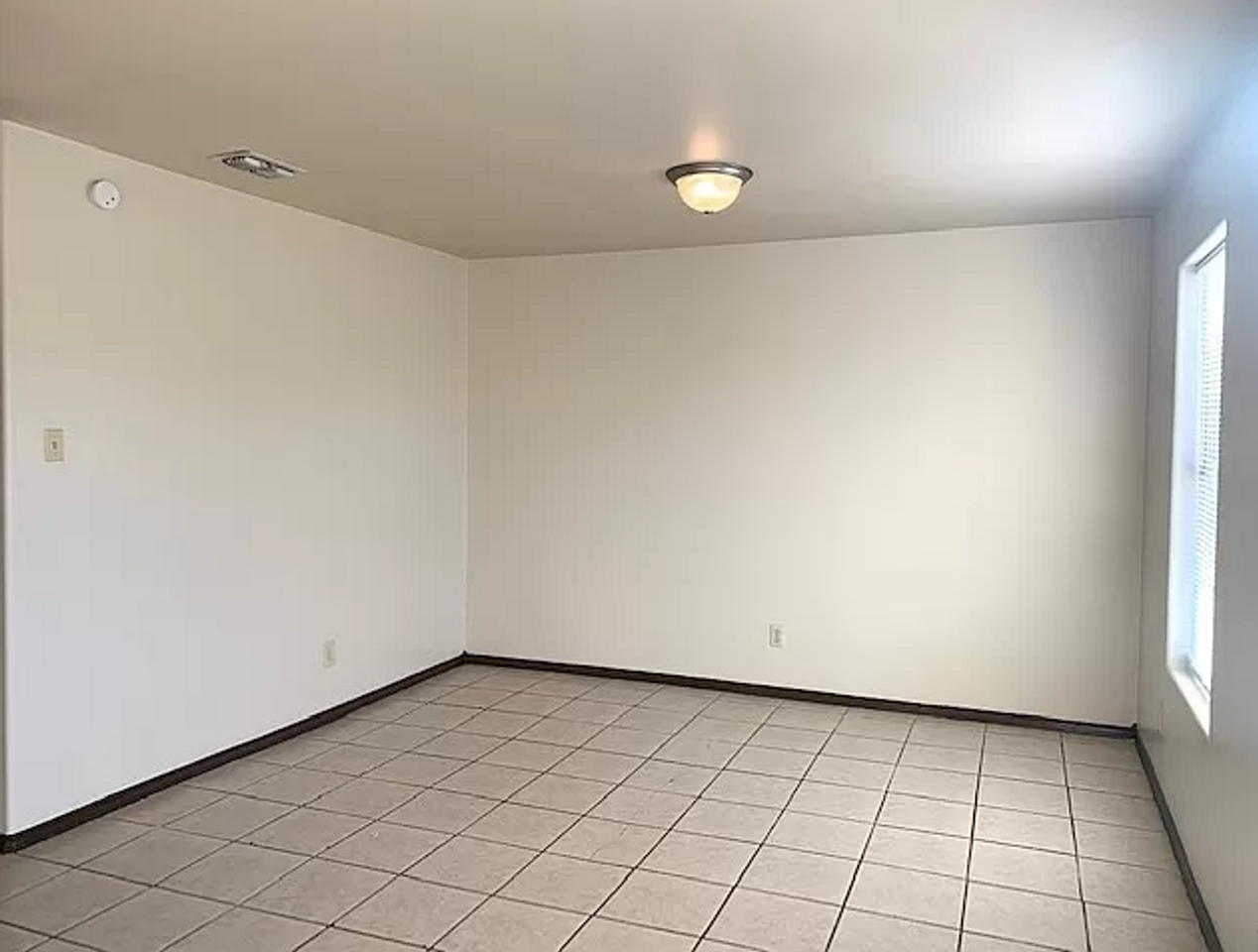 Potomac Building 3 (Los Ebanos) - Photo 3 of 9