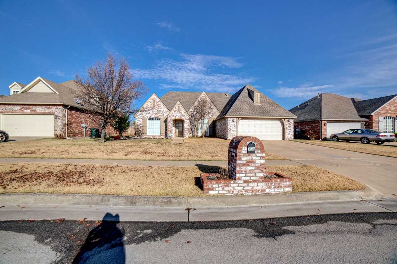 13317 E 89th St N - Photo 2 of 39