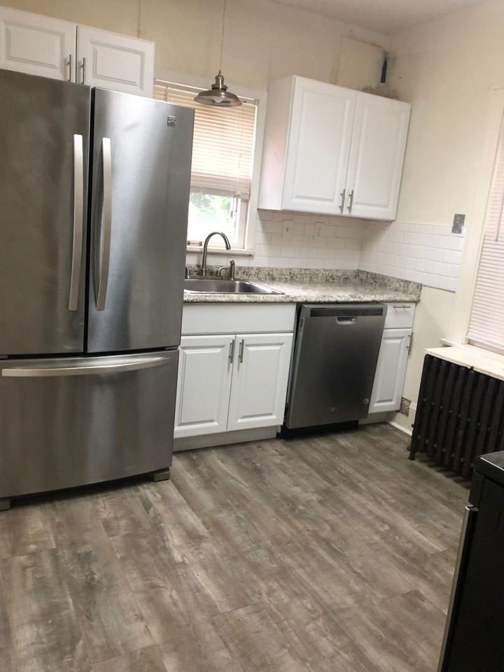 1076 18th Ave Se - Photo 3 of 16
