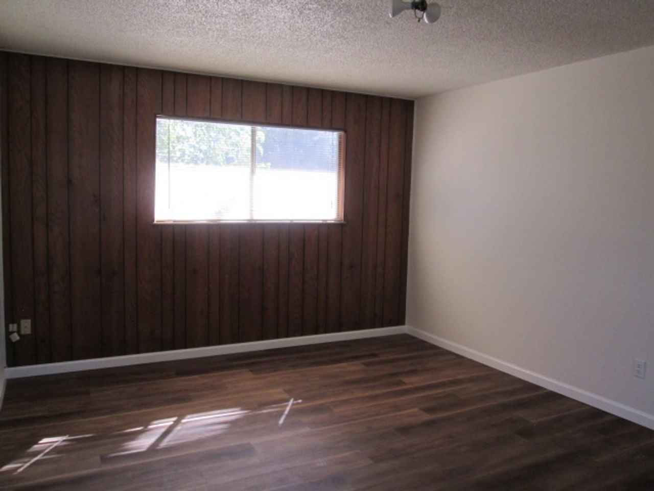 6008 Lejano Ave Ne - Photo 4 of 8