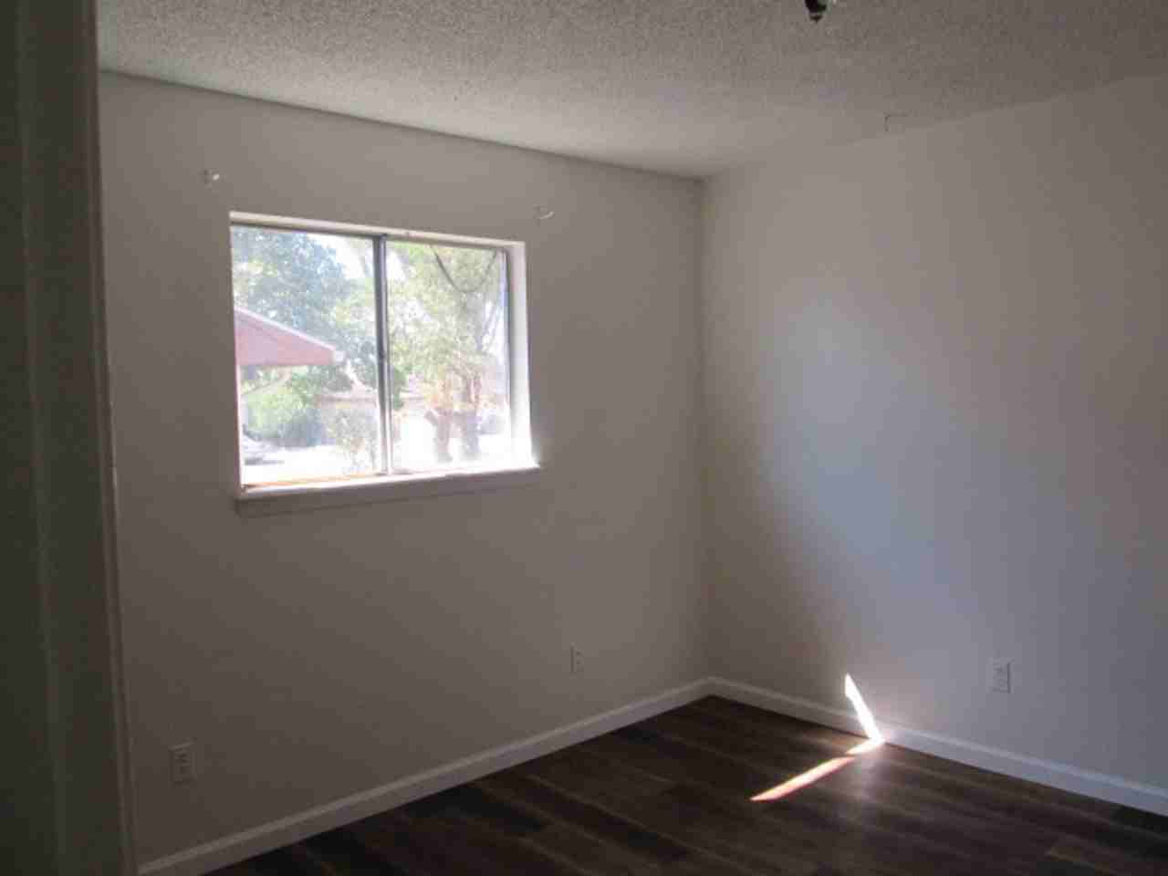 6008 Lejano Ave Ne - Photo 6 of 8