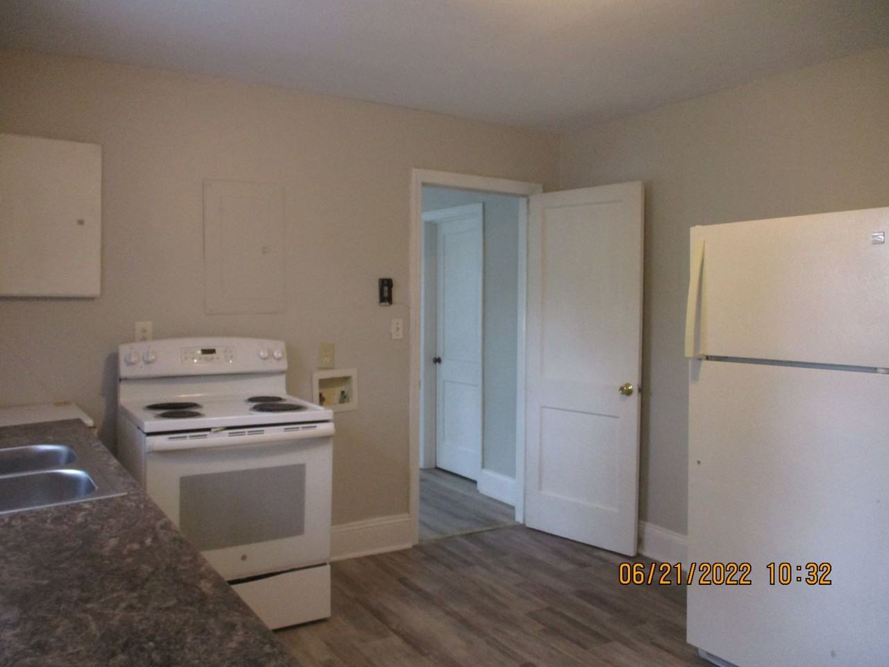 2223B Ireland Dr - Photo 5 of 11