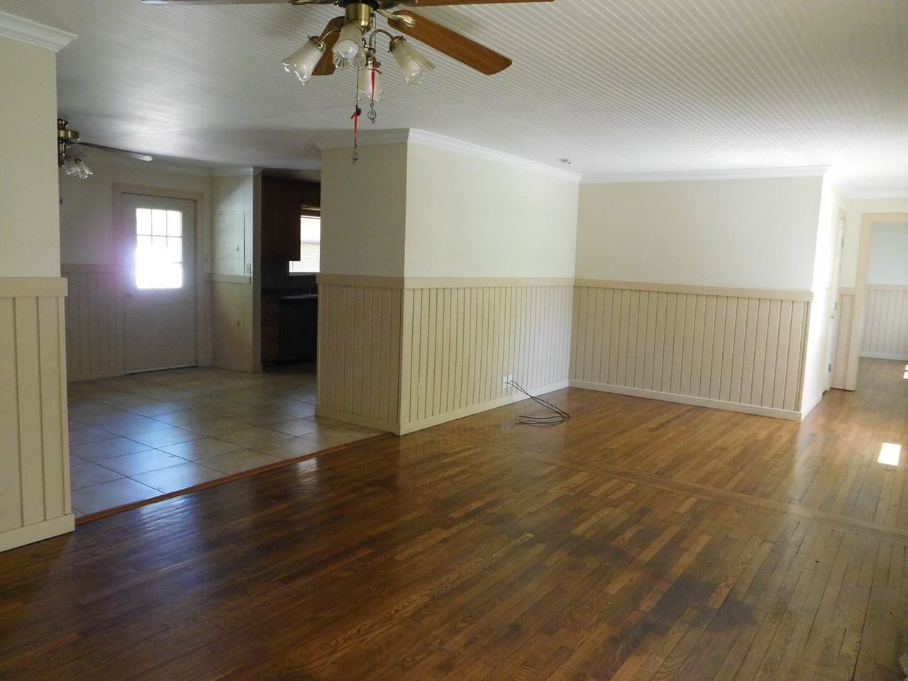 2001 Pecan St - Photo 2 of 4