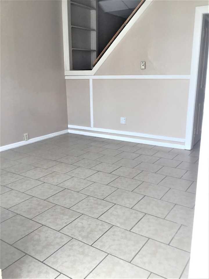 313 N Pine St - Photo 2 of 16