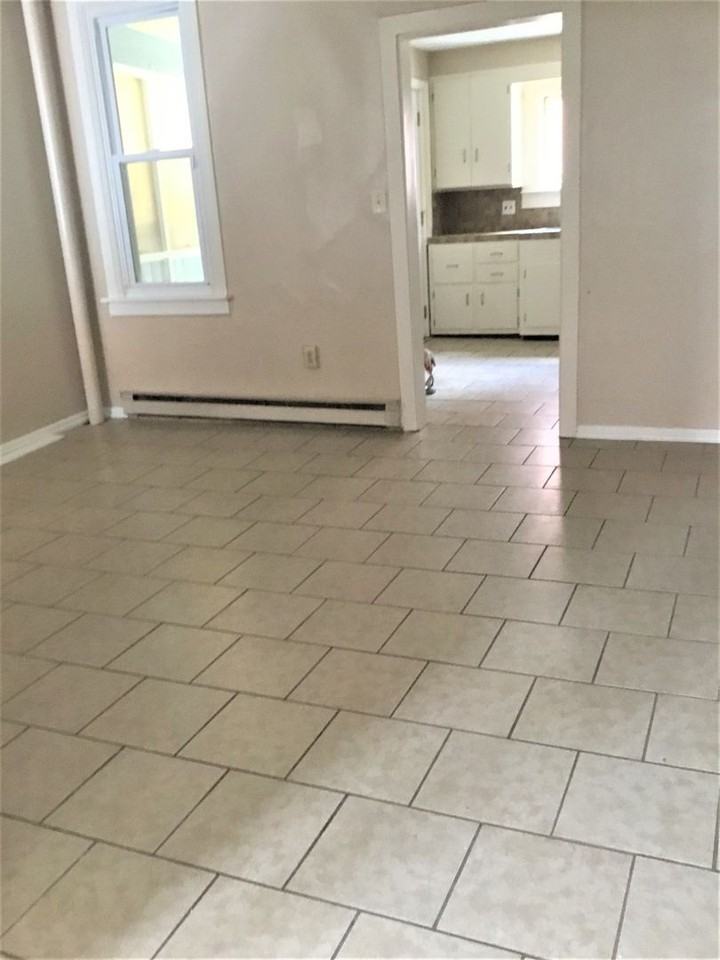 313 N Pine St - Photo 3 of 16