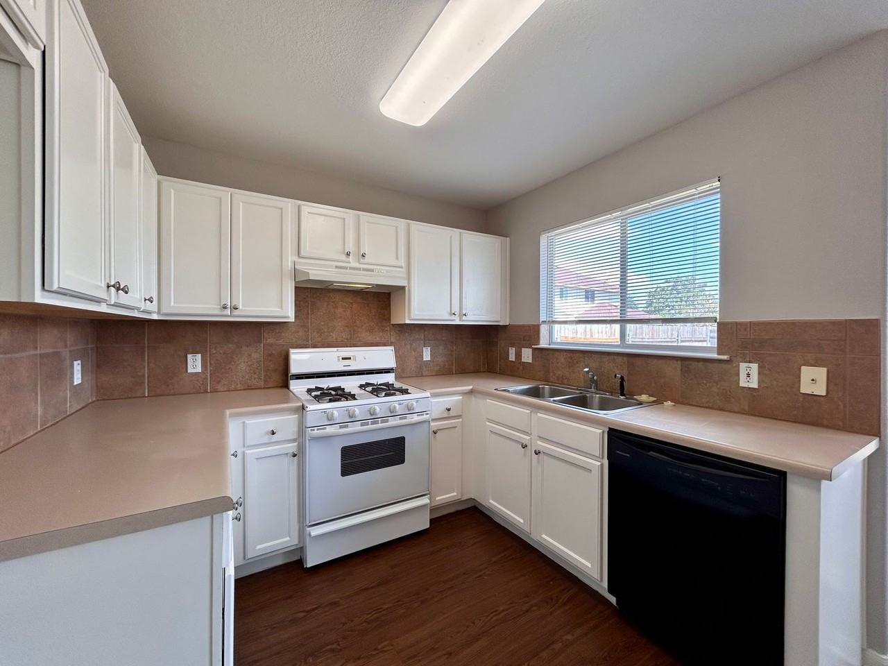 1019 Terra Street - Photo 5 of 21