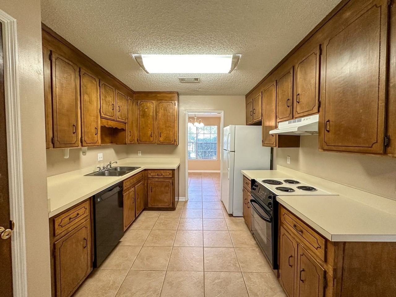 3660 Buford Cir - Photo 4 of 22
