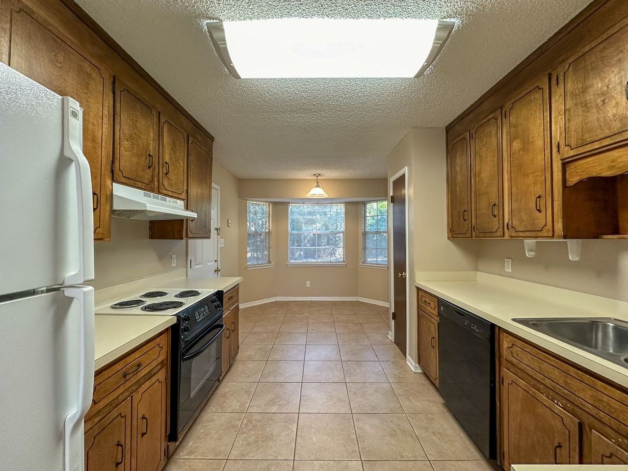 3660 Buford Cir - Photo 5 of 22