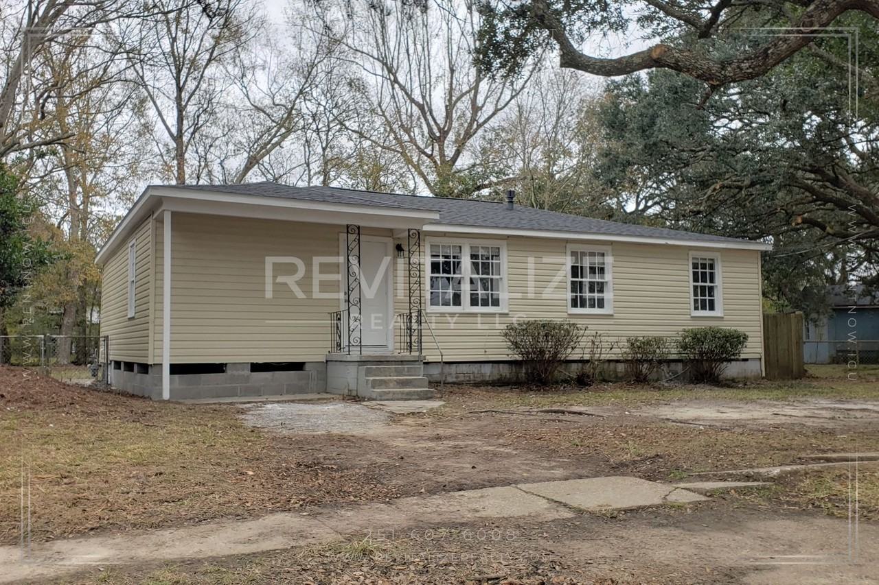 1717 Bass Dr - Photo 2 of 20