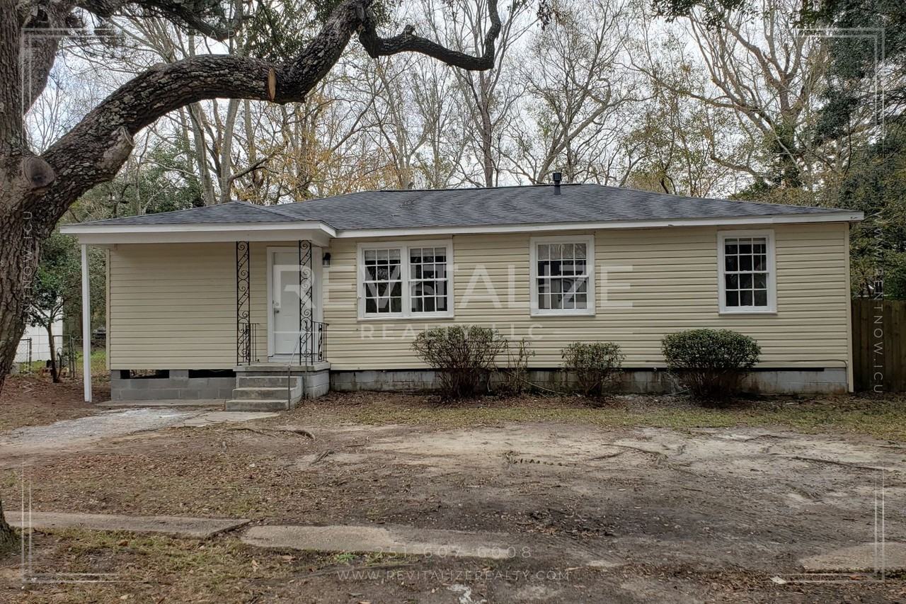 1717 Bass Dr - Photo 3 of 20