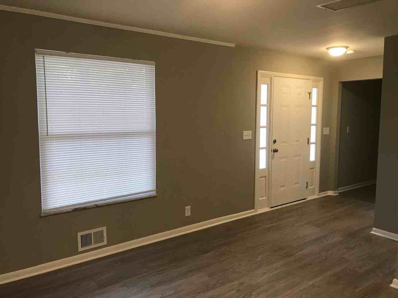 8650 Holliday Dr - Photo 3 of 11