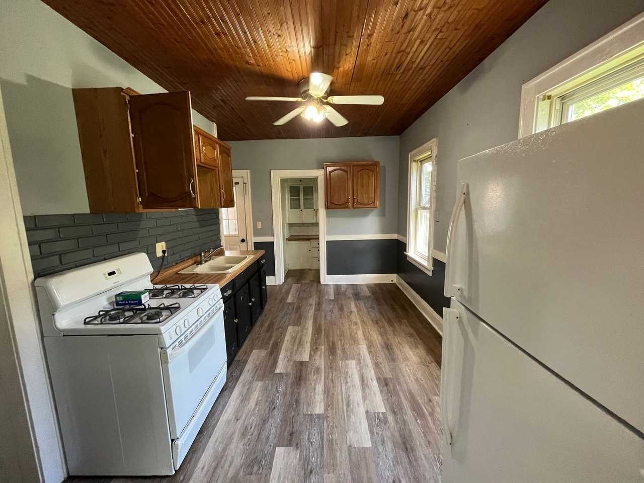 204 Ruder St - Photo 2 of 16