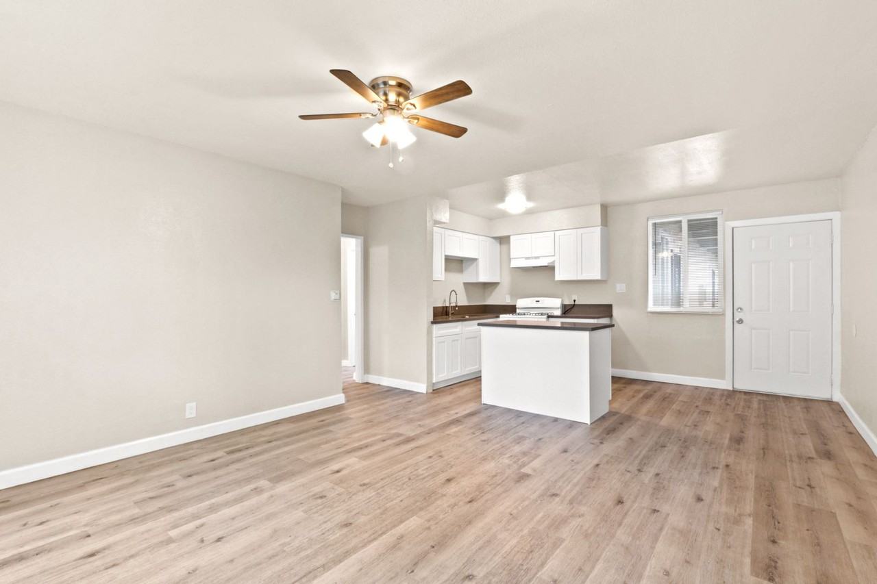 LB1056 - Photo 2 of 21