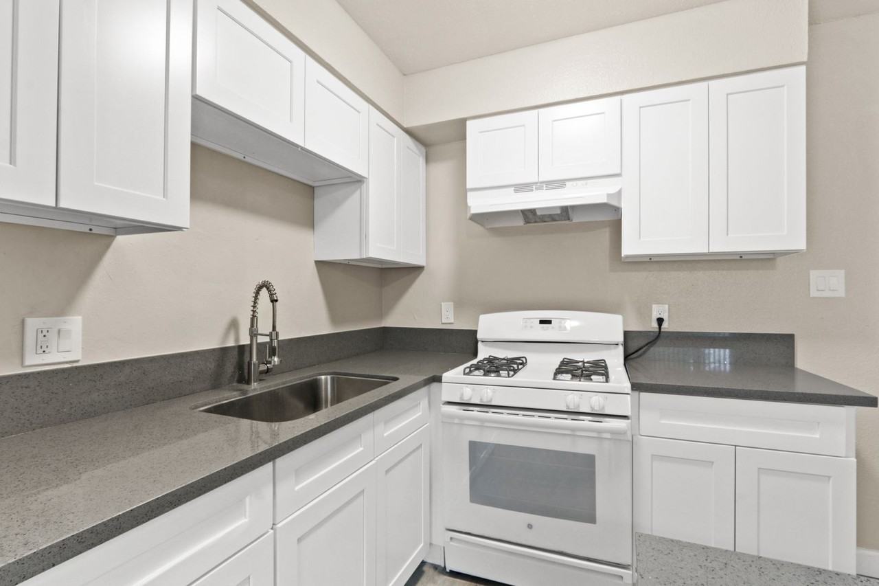 LB1056 - Photo 5 of 21