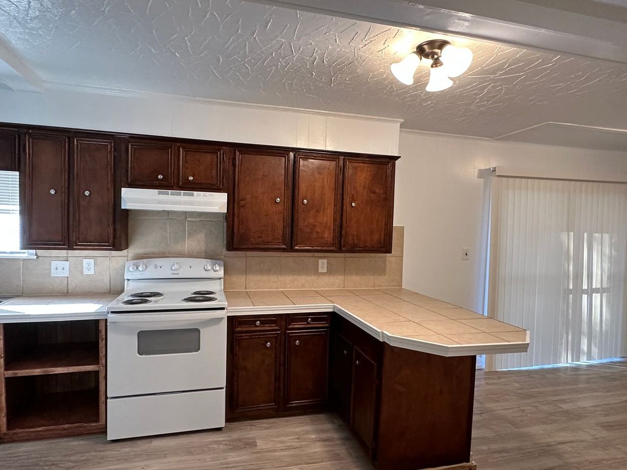 3127 Fleetwood Dr - Photo 2 of 9