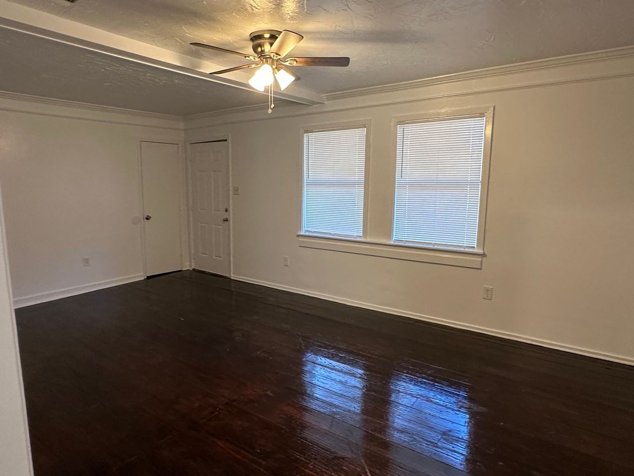 3127 Fleetwood Dr - Photo 4 of 9