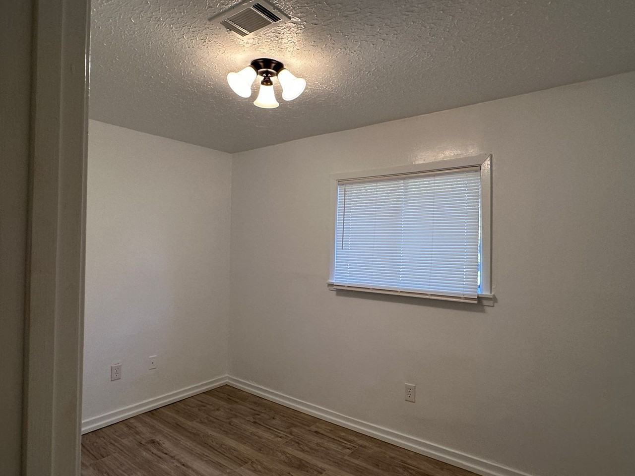 3127 Fleetwood Dr - Photo 6 of 9
