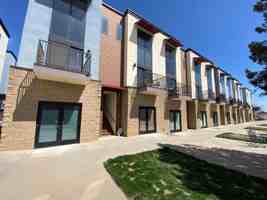 featured image of 4645 Broadway St #B3
