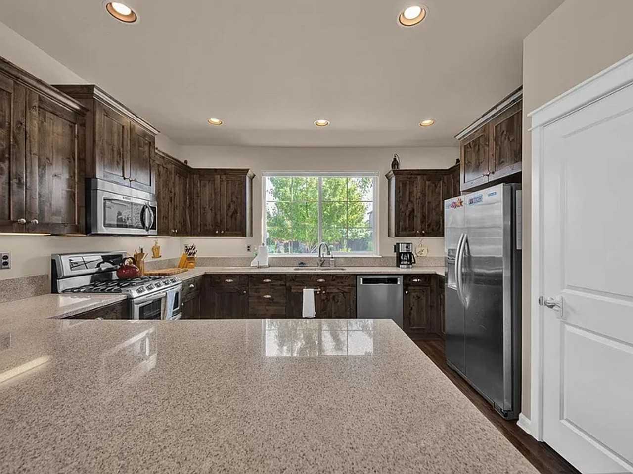 63093 Dakota Dr - Photo 3 of 33