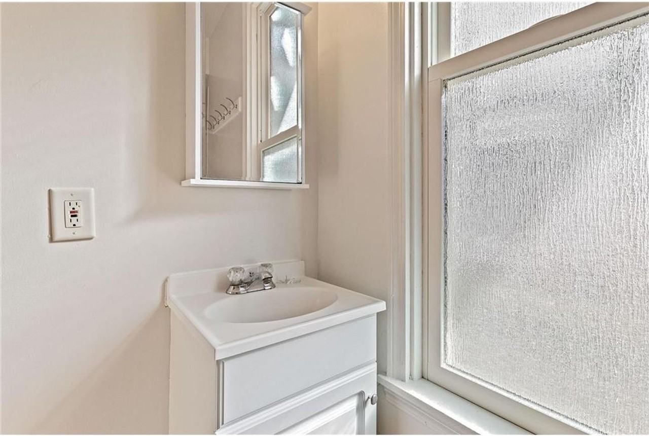 525 8th Ave Se - Photo 5 of 11