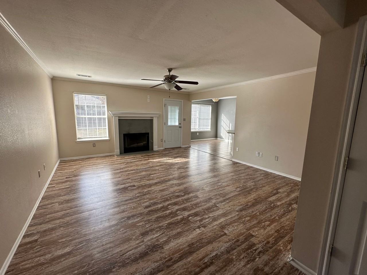 2108 S Javine Ave - Photo 2 of 10