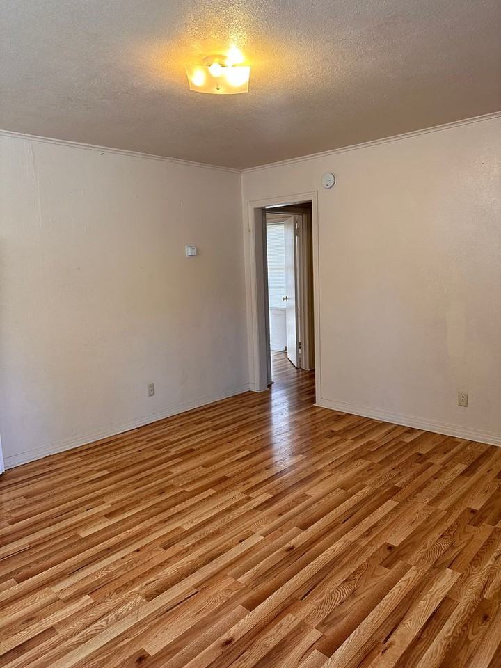 1202 S Missouri Ave - Photo 4 of 15