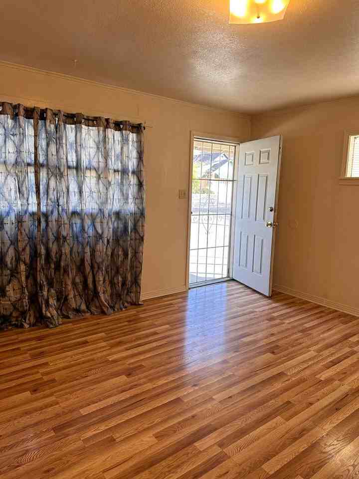 1202 S Missouri Ave - Photo 5 of 15