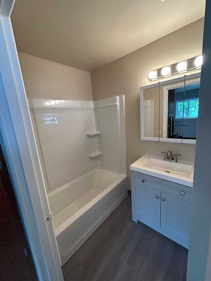 421 E Court St - Photo 4 of 20