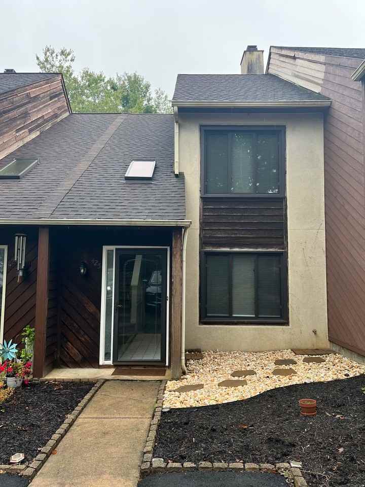 425 Stonegate Ct - Photo 2 of 12