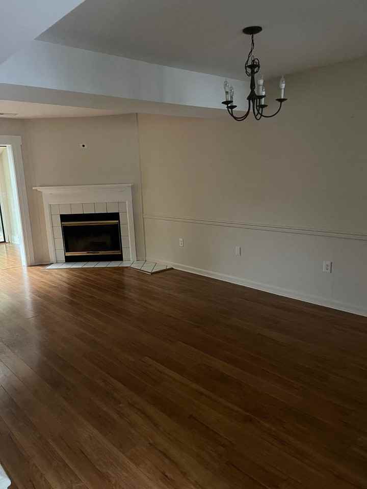 425 Stonegate Ct - Photo 3 of 12