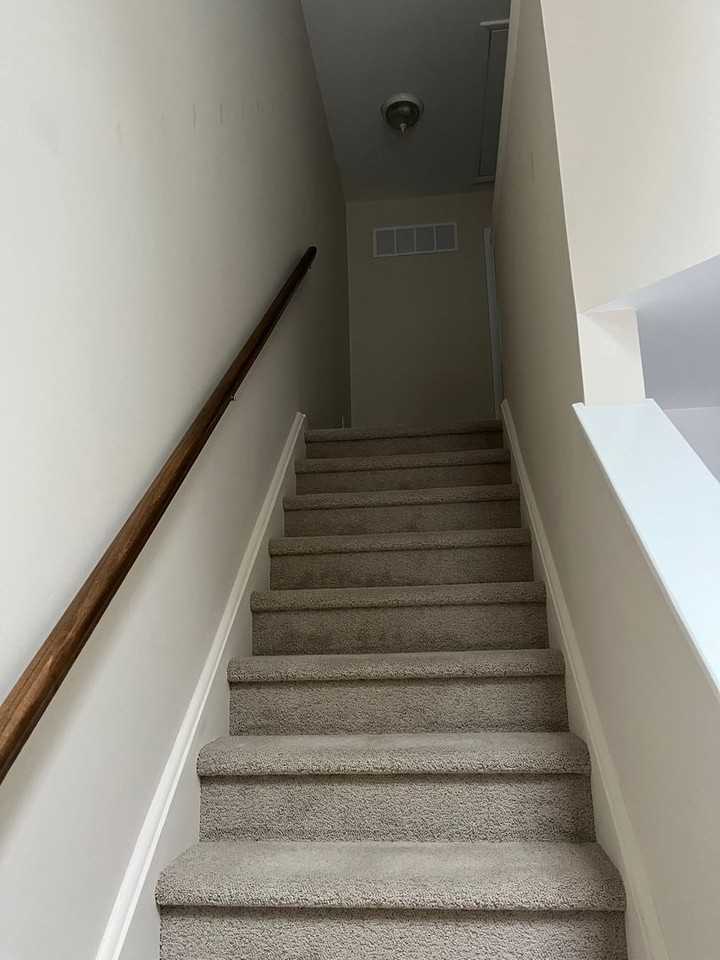 425 Stonegate Ct - Photo 6 of 12