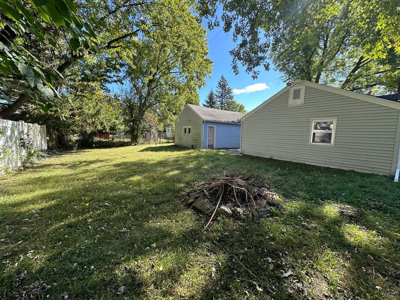 1922 W Washington Ave - Photo 5 of 21