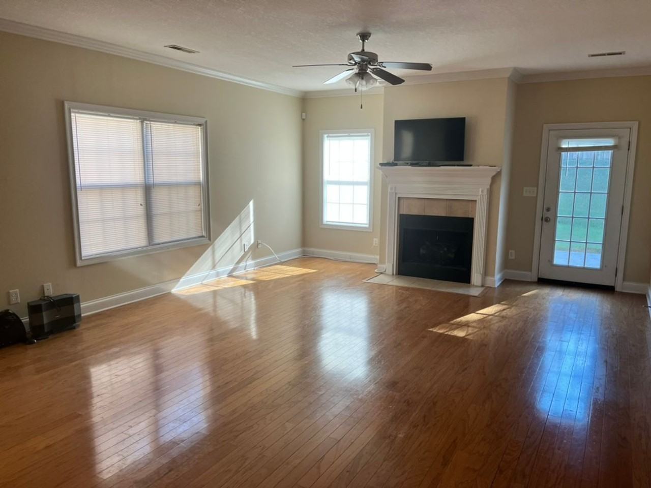 10736 Meriwether Ln - Photo 2 of 14