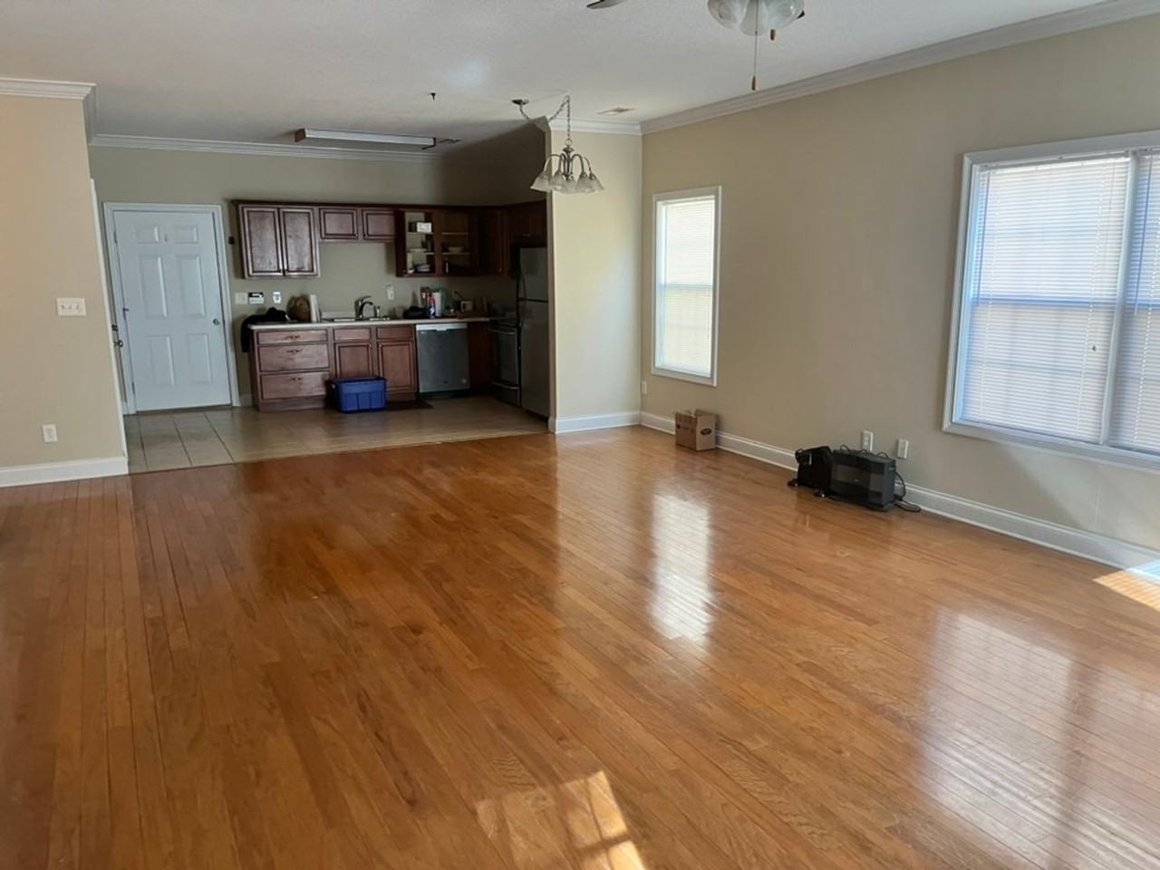 10736 Meriwether Ln - Photo 3 of 14