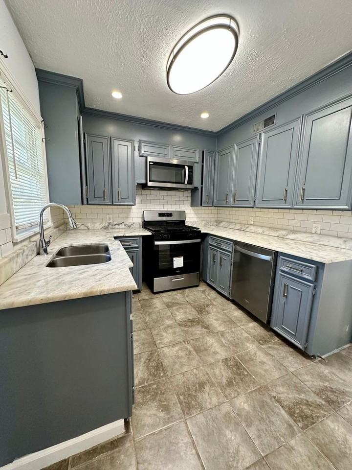 1026 Meadow Heights Dr - Photo 2 of 12