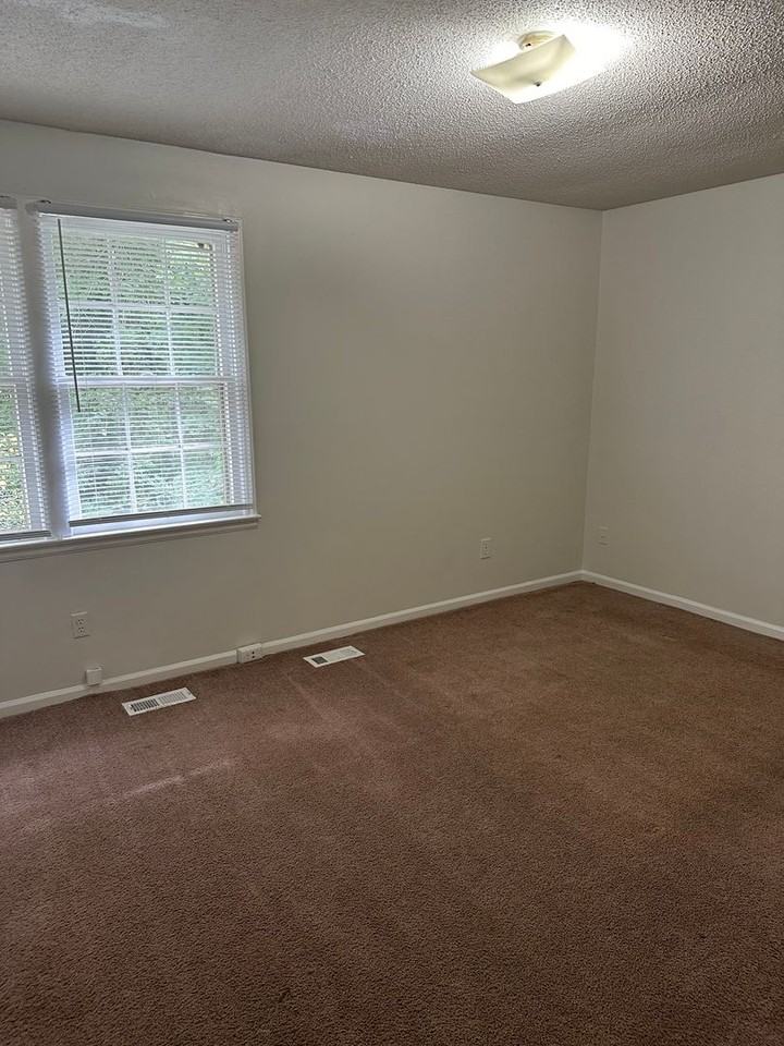 8711B Chapel Hill Rd - Photo 7 of 8