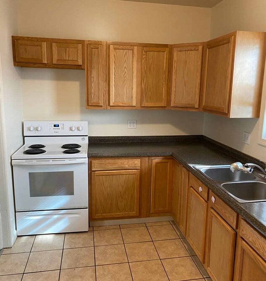 433 Mcconnell St - Photo 2 of 9
