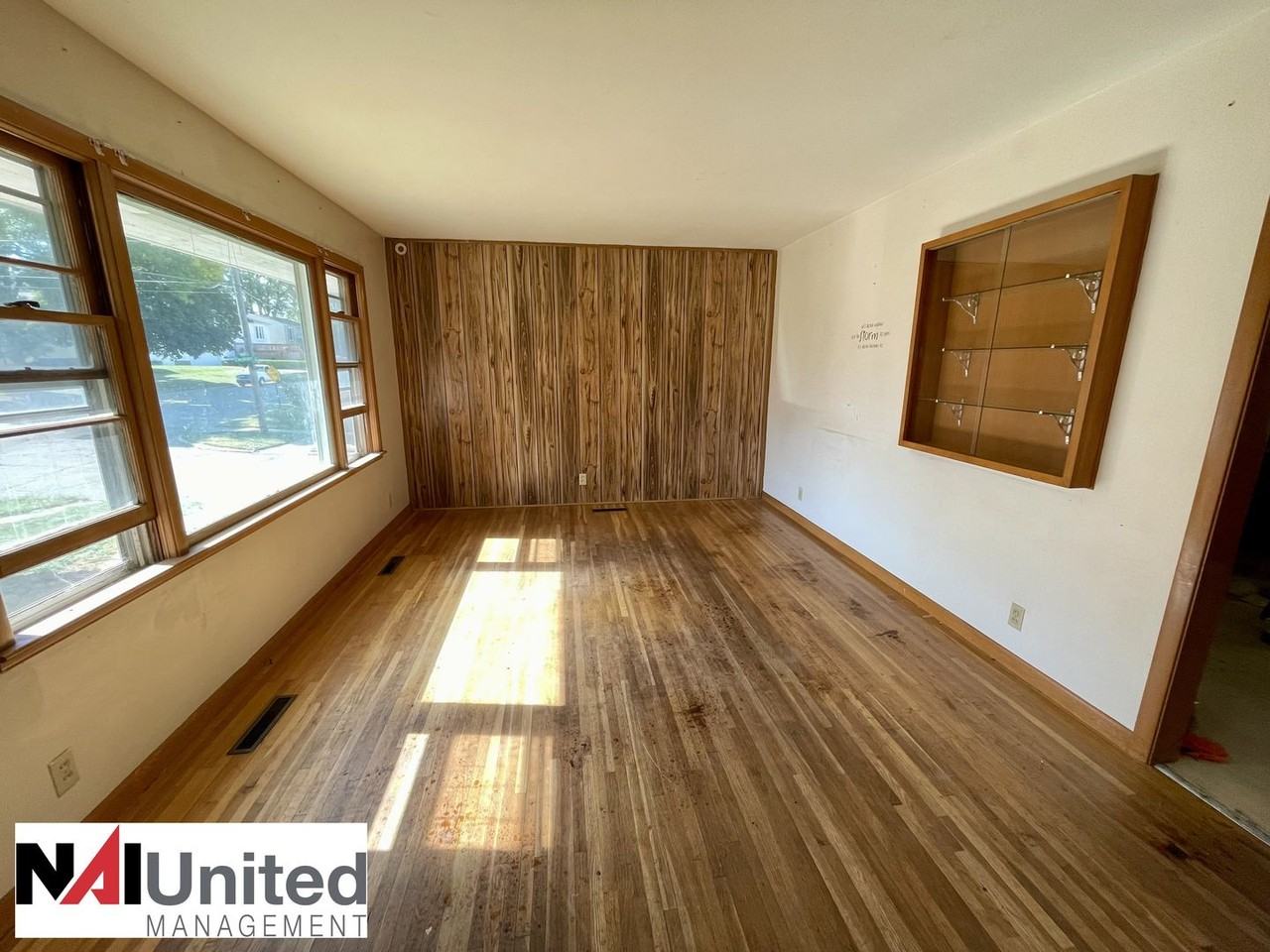 2501 Chicago Ave - Photo 2 of 7