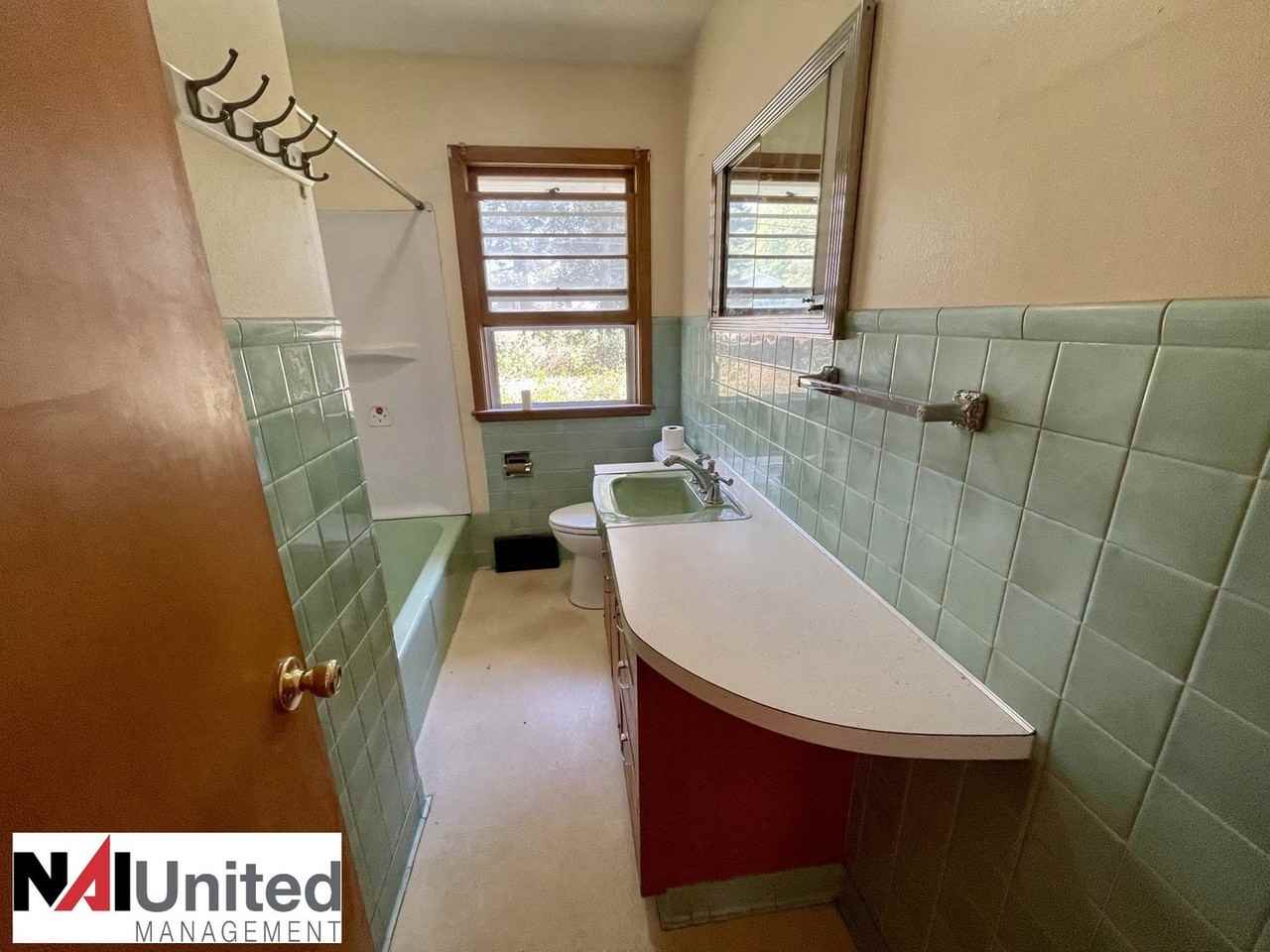 2501 Chicago Ave - Photo 3 of 7
